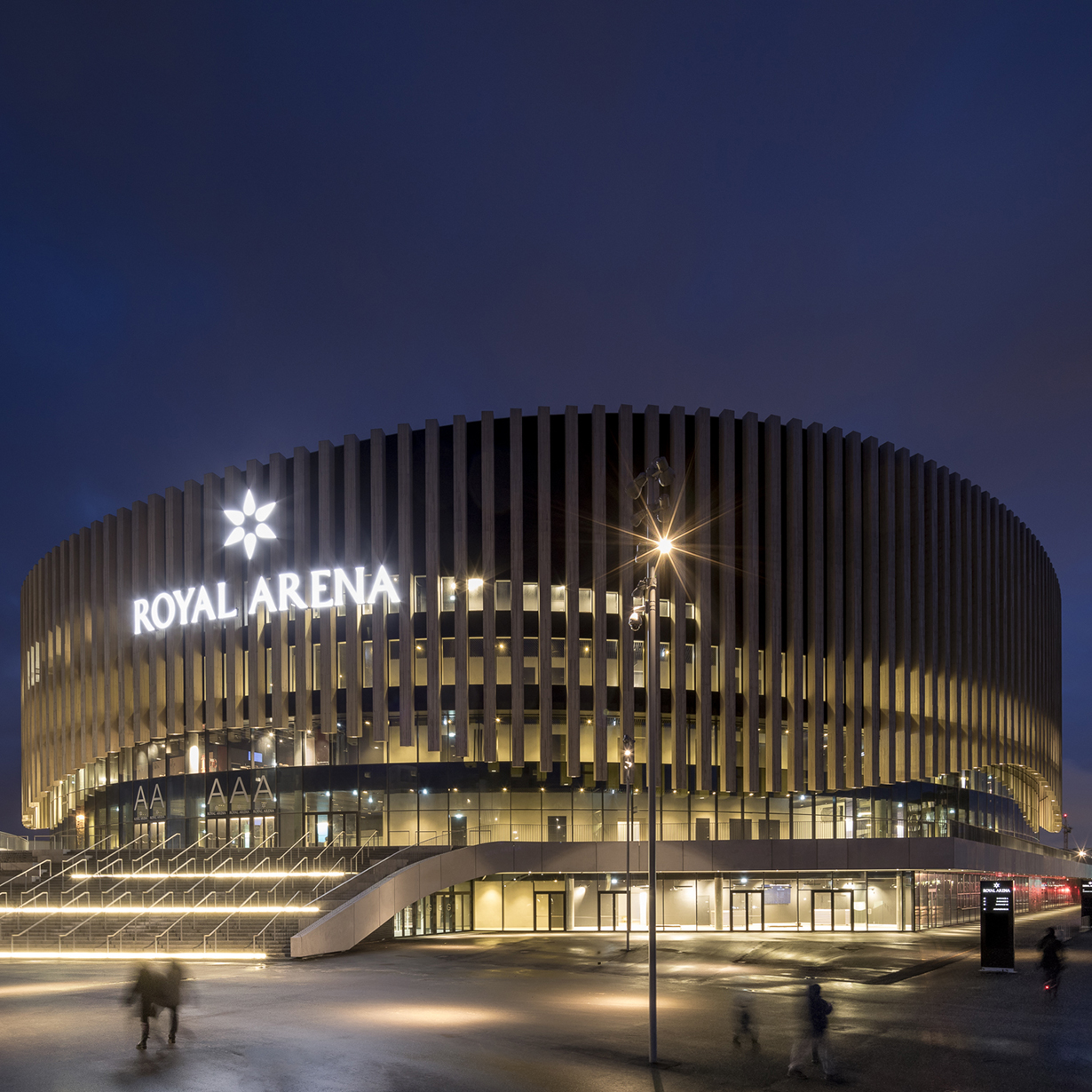 Royalarena Square2