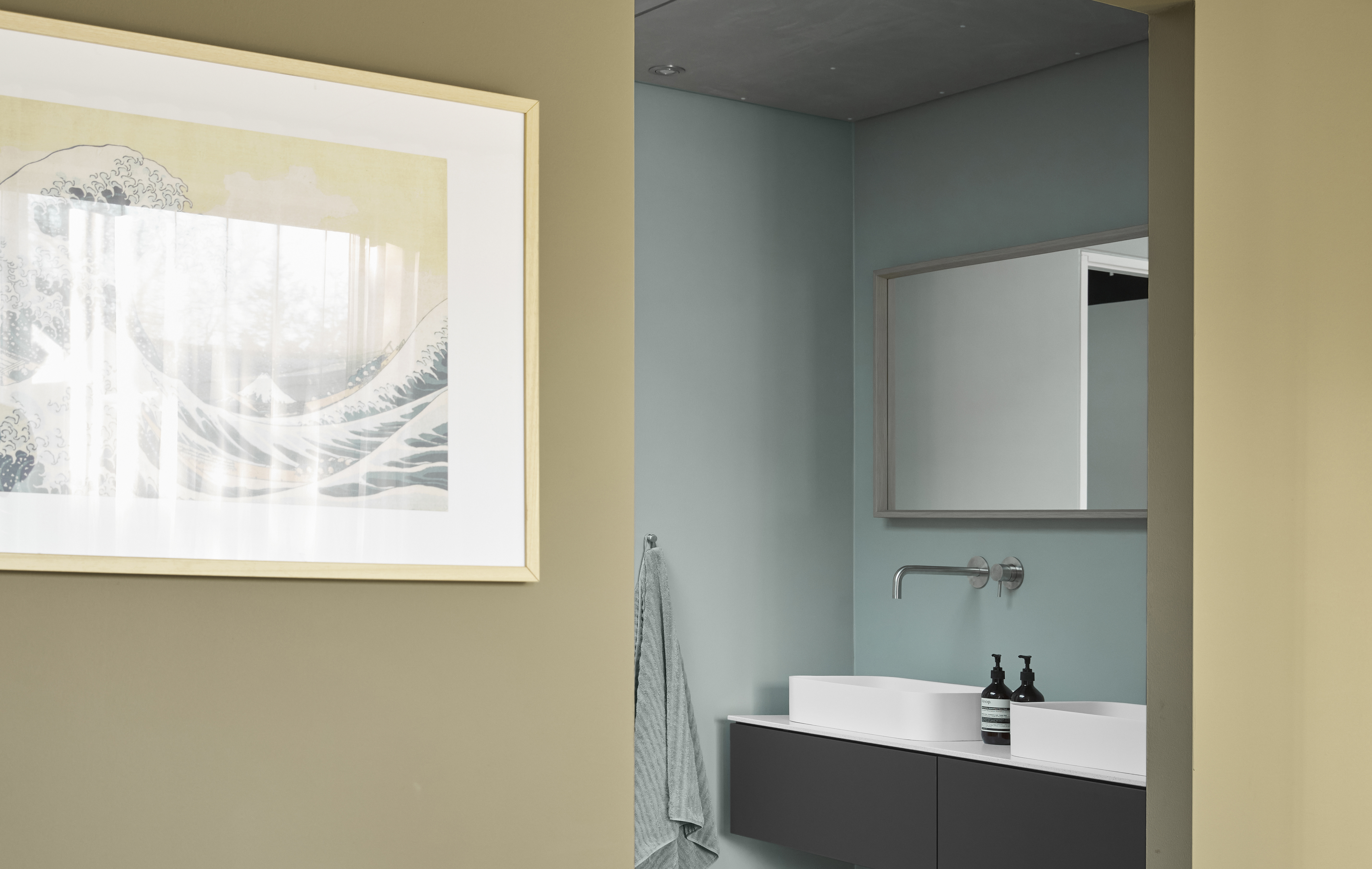 Badevaerelse Med Staaldetaljer 2